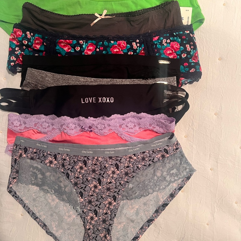 Lot of 9 pairs of panties.  Warners, Marilyn Monroe, XOXO Sport, Daisy Fuentes.